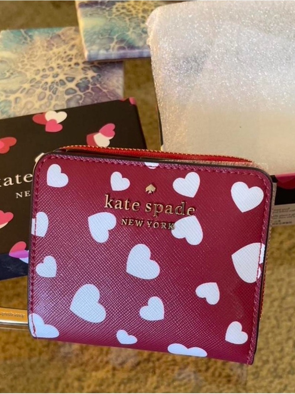 kate spade New York staici Red Wallet with White Heart Print